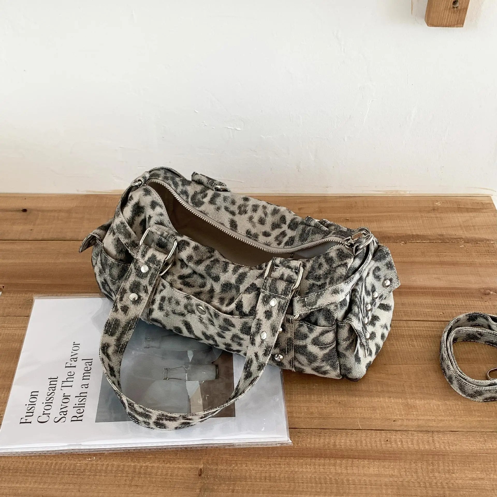 Vintage Leopard Boston Bag 🤎