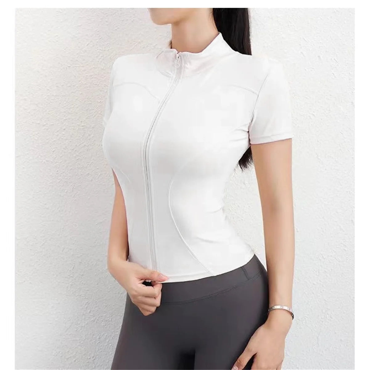 Sculpt Fit Zip Top 🤍